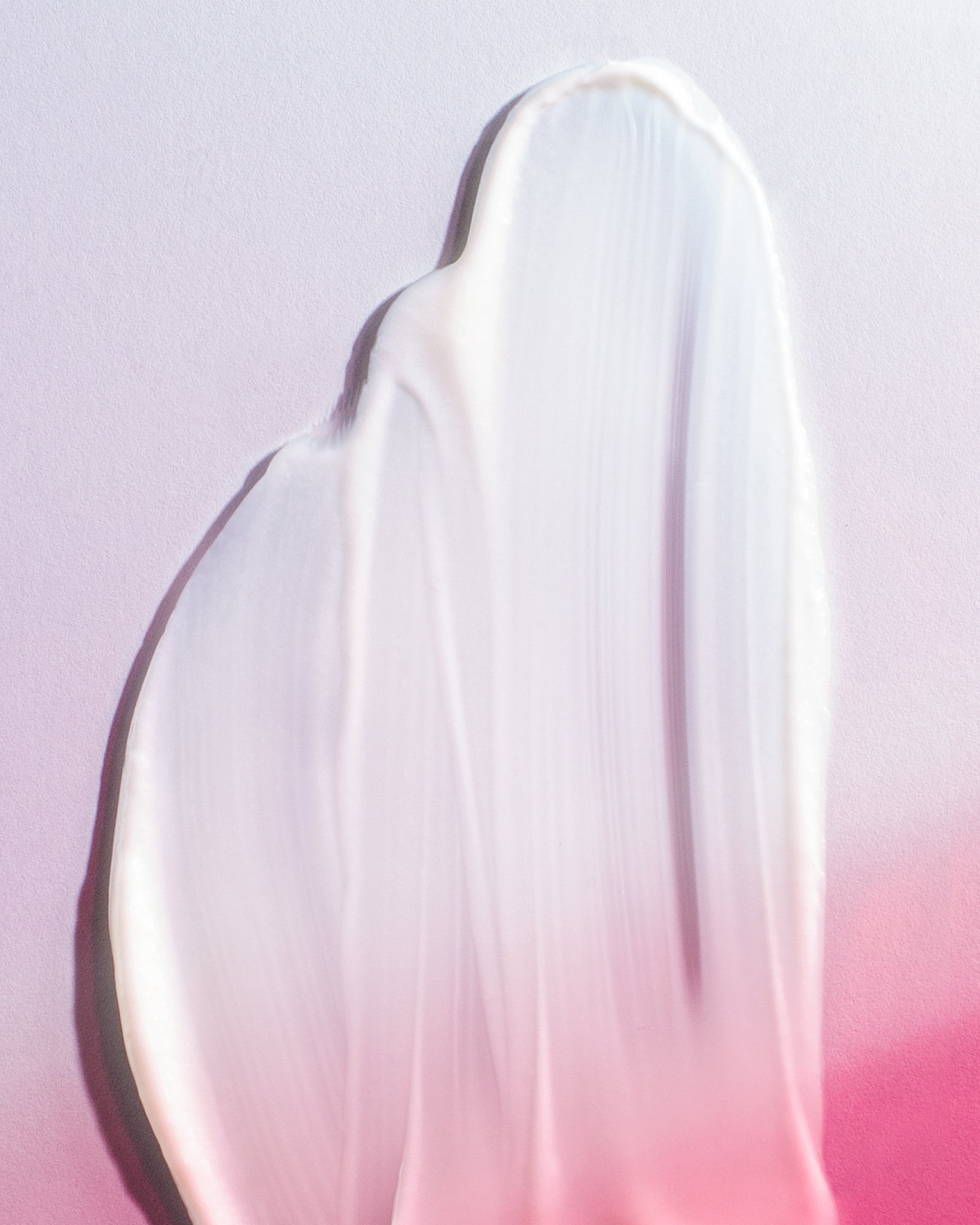 Texture close-up of MÁDARA Organic Skincare hydra silk firming cream A3051 face cream �swatch demonstrates consistency and finish.